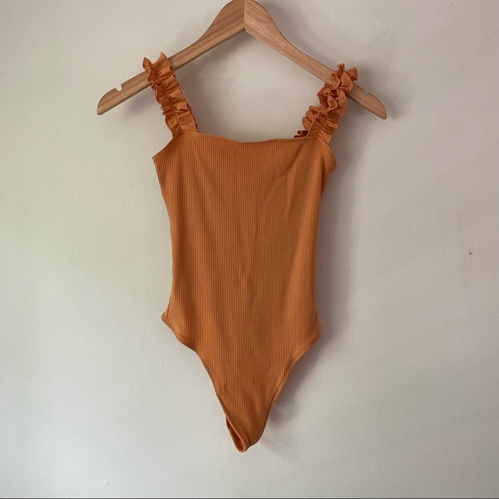 CLOSET CLOSING TODAY • LAST CHANCE✨aritzia sunday best firecracker bodysuit